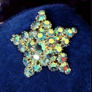 Beautiful vintage Emmons Blue rhinestone Star Silver tone pin brooch